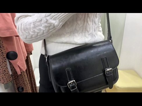 ❤️ 年轻婊子FeralBerry在试衣间用假阳具公开自慰 ☑ Super sex️❤