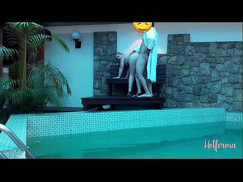 ❤️ 老板邀请女佣去泳池，却忍不住要来个热辣的 ☑ Super sex️❤
